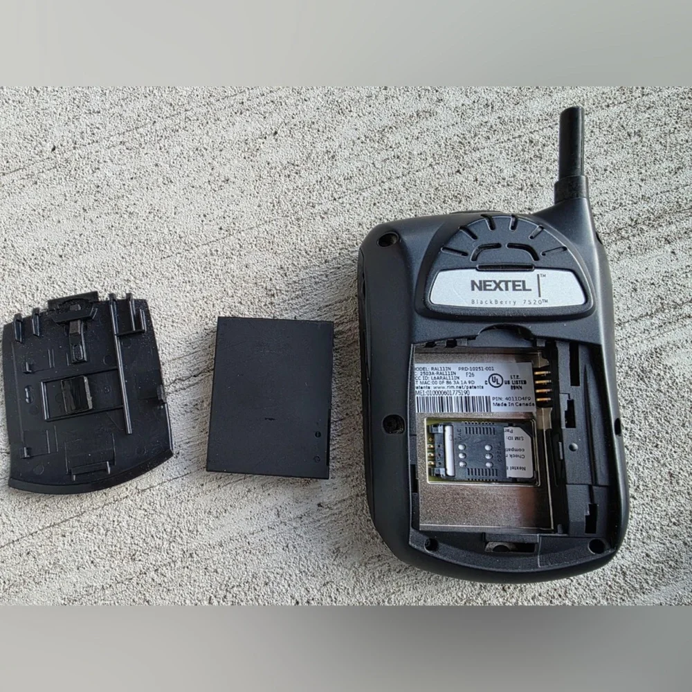 Vintage BlackBerry 7520 Nextel – Fully Powers On – With Charger-Rare Collectible